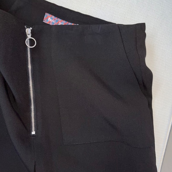 Twik (S) by Simons, A-line short skirt with zipper, front pleat, and pocket - Picture 5 of 12